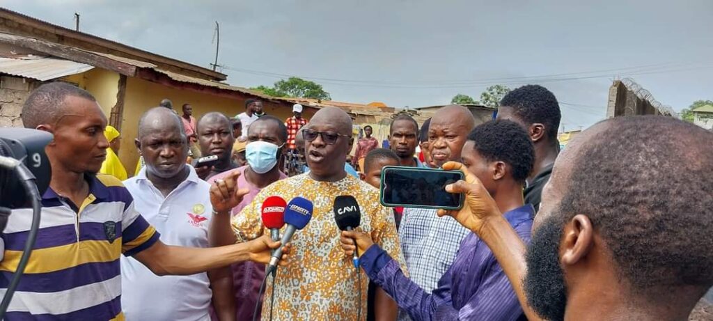 Inondation dans le quartier Yimbaya permanence : M.le Maire de Matoto compati à la douleur des sinistrés