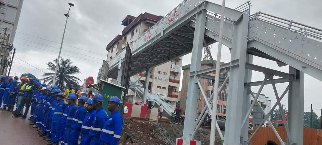 Matoto : le ministre Gando Barry inaugure la passerelle de Sangoyah 1ère porte