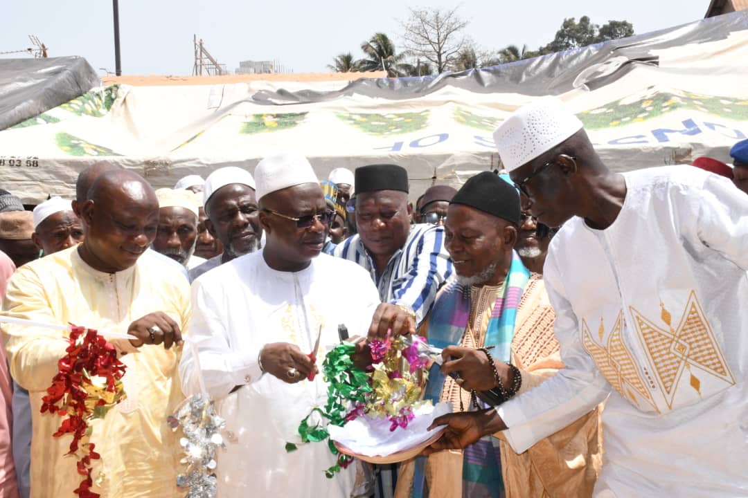 MATOTO : LE MAIRE PRÉSIDE L’INAUGURATION D’UNE MOSQUEE QUI PORTE LE NOM DU PRÉSIDENT DE LA RÉPUBLIQUE GÉNÉRAL MAMADI DOUMBOUYA