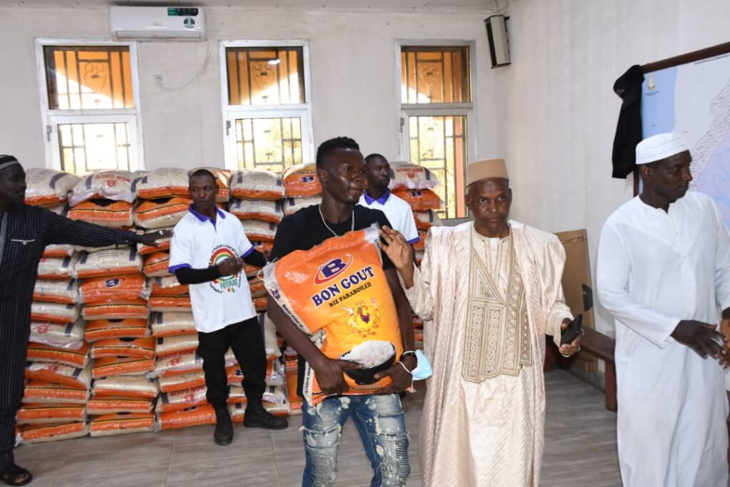 RAMADAN : LA FONDATION TIDIANE KOÏTA OFFRE 400 SACS DE RIZ AUX FAMILLES DÉMUNIES DE MATOTO