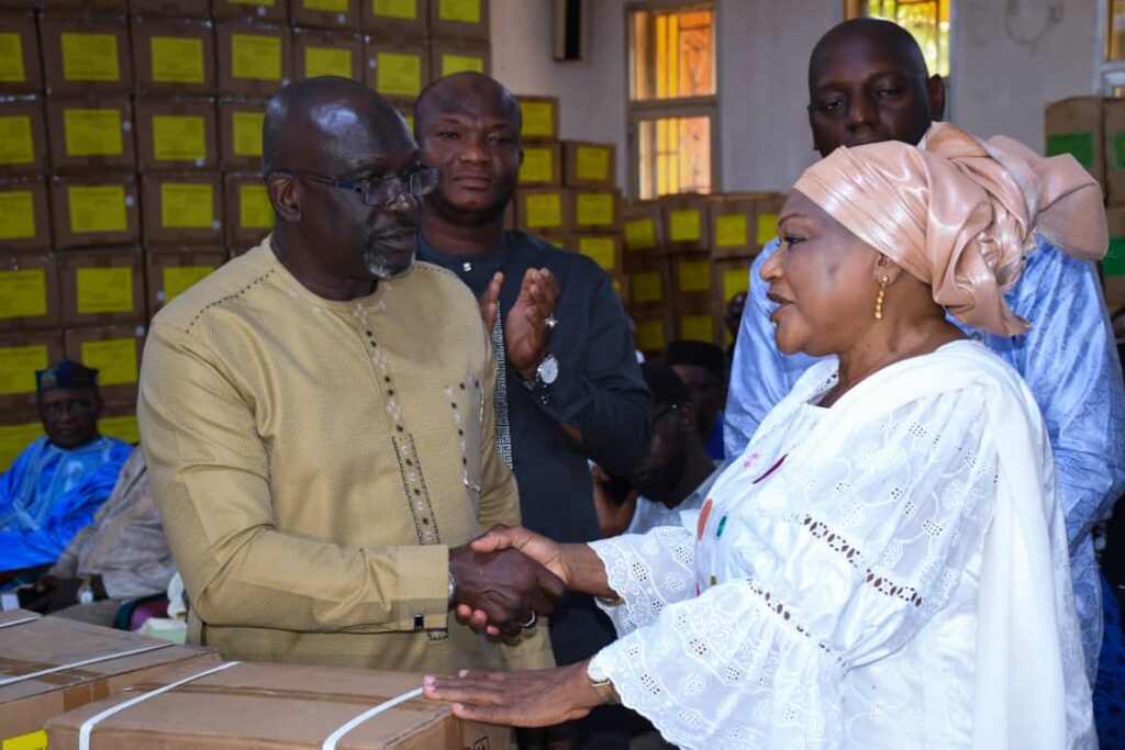 LA COMMUNE DE MATOTO BÉNÉFICIE UN IMPORTANT LOT DE KITS SANITAIRES POUR DES CONSULTATIONS PRÉNATALES 