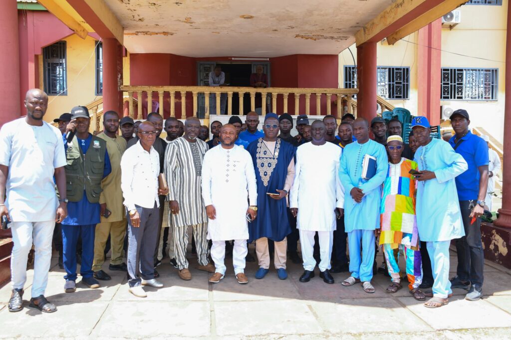 𝗠𝗔𝗧𝗢𝗧𝗢: 𝗖𝗼𝗺𝗺𝗲𝗻𝘁 𝗿𝗲𝗻𝗱𝗿𝗲 𝗹𝗮 𝗽𝗼𝗹𝗶𝗰𝗲 𝗰𝗼𝗺𝗺𝘂𝗻𝗮𝗹𝗲 𝗽𝗹𝘂𝘀 𝗼𝗽𝗲́𝗿𝗮𝘁𝗶𝗼𝗻𝗻𝗲𝗹𝗹𝗲 ? 𝗟𝗲 𝗗𝗶𝗿𝗲𝗰𝘁𝗲𝘂𝗿 𝗻𝗮𝘁𝗶𝗼𝗻𝗮𝗹 𝗲́𝗰𝗵𝗮𝗻𝗴𝗲 𝗮𝘃𝗲𝗰 𝗹𝗲𝘀 𝗮𝘂𝘁𝗼𝗿𝗶𝘁𝗲́𝘀 𝗹𝗼𝗰𝗮𝗹𝗲𝘀