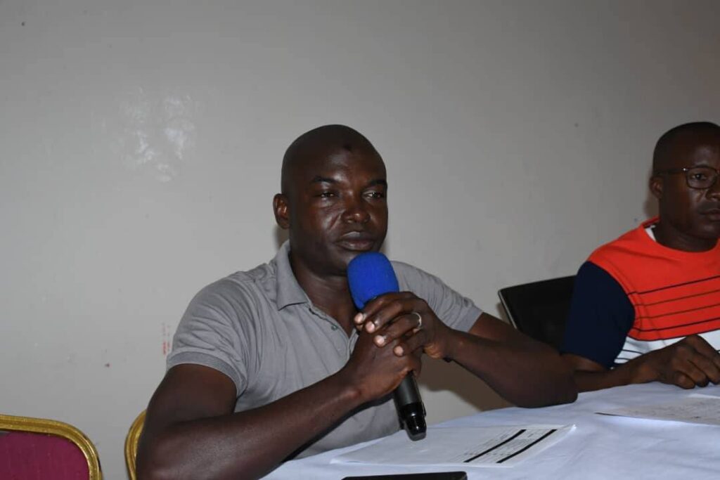 ASSAINISSEMENT À MATOTO : LE DIRECTEUR COMMUNAL DE LA JEUNESSE ÉCHANGE AVEC LES CHEFS DE QUARTIER