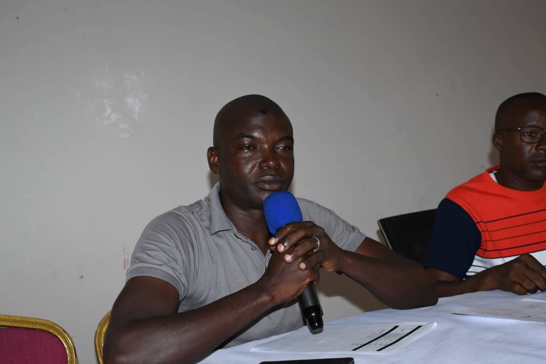 ASSAINISSEMENT À MATOTO : LE DIRECTEUR COMMUNAL DE LA JEUNESSE ÉCHANGE AVEC LES CHEFS DE QUARTIER