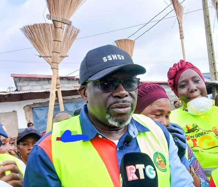 Assainissement Matoto/ le Président de la Délégation Spéciale salue l&rsquo;action Citoyenne des Gazelles du CNRD pour la propreté de la Commune