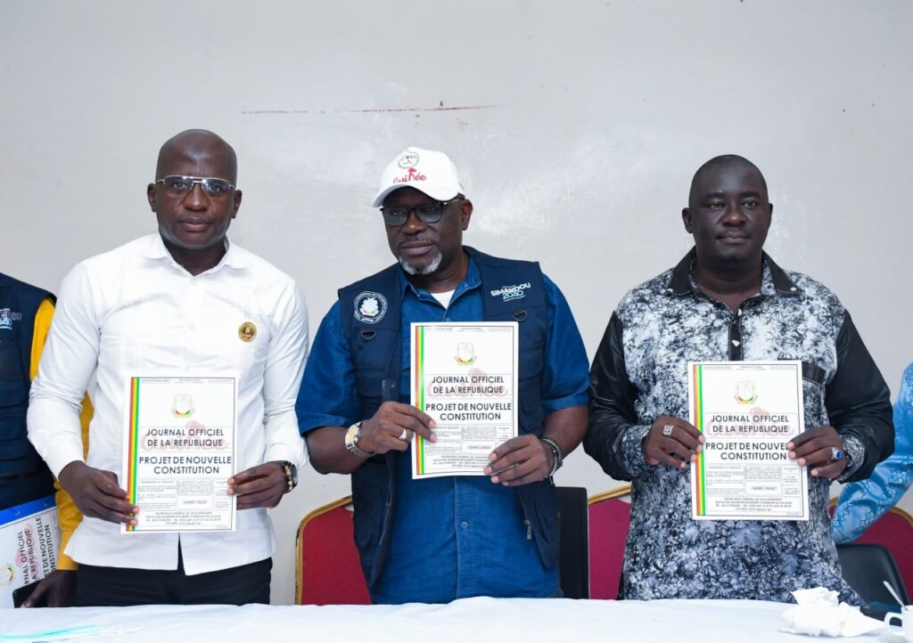 𝗩𝘂𝗹𝗴𝗮𝗿𝗶𝘀𝗮𝘁𝗶𝗼𝗻 𝗱𝗲 𝗹𝗮 𝗡𝗼𝘂𝘃𝗲𝗹𝗹𝗲 𝗖𝗼𝗻𝘀𝘁𝗶𝘁𝘂𝘁𝗶𝗼𝗻 𝗱𝗮𝗻𝘀 𝗹𝗲𝘀 𝗖𝗼𝗺𝗺𝘂𝗻𝗲𝘀 : 𝘂𝗻𝗲 𝗿𝗲𝗻𝗰𝗼𝗻𝘁𝗿𝗲 𝗽𝗿𝗲́𝗽𝗮𝗿𝗮𝘁𝗼𝗶𝗿𝗲 𝘁𝗲𝗻𝘂𝗲 𝗮̀ 𝗠𝗮𝘁𝗼𝘁𝗼