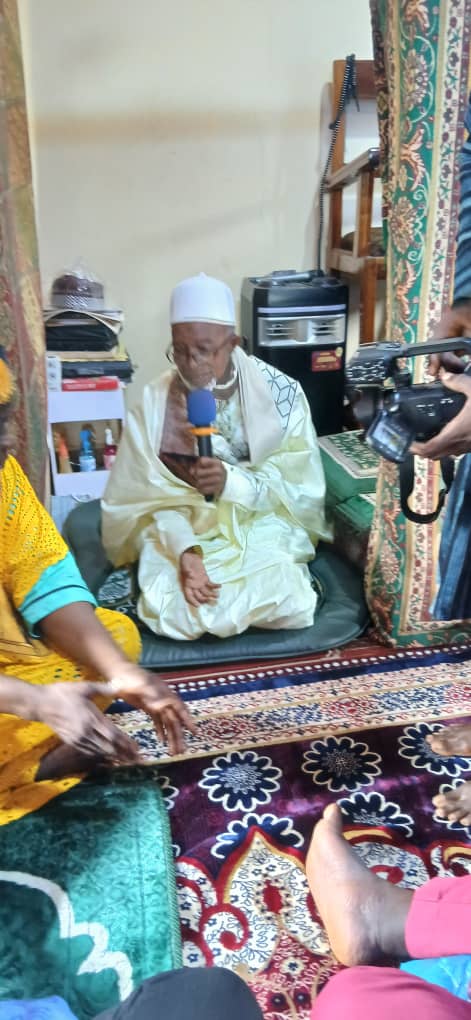 PRIÈRE DU VENDREDI : ELHADJ MANSOUR FADIGA APPELLE À LA PAIX À LA MOSQUÉE DE LA MAIRIE DE MATOTO