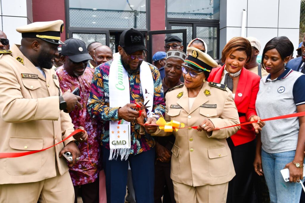 LE PREMIER MINISTRE INAUGURE LA NOUVELLE STATION RADIO CONAKRY FM