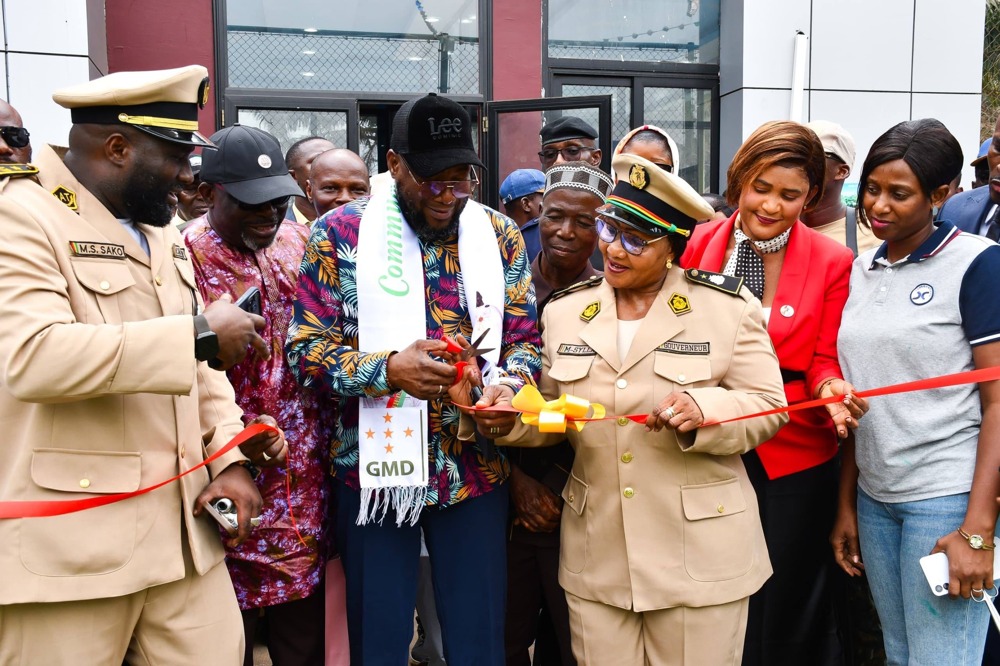 LE PREMIER MINISTRE INAUGURE LA NOUVELLE STATION RADIO CONAKRY FM