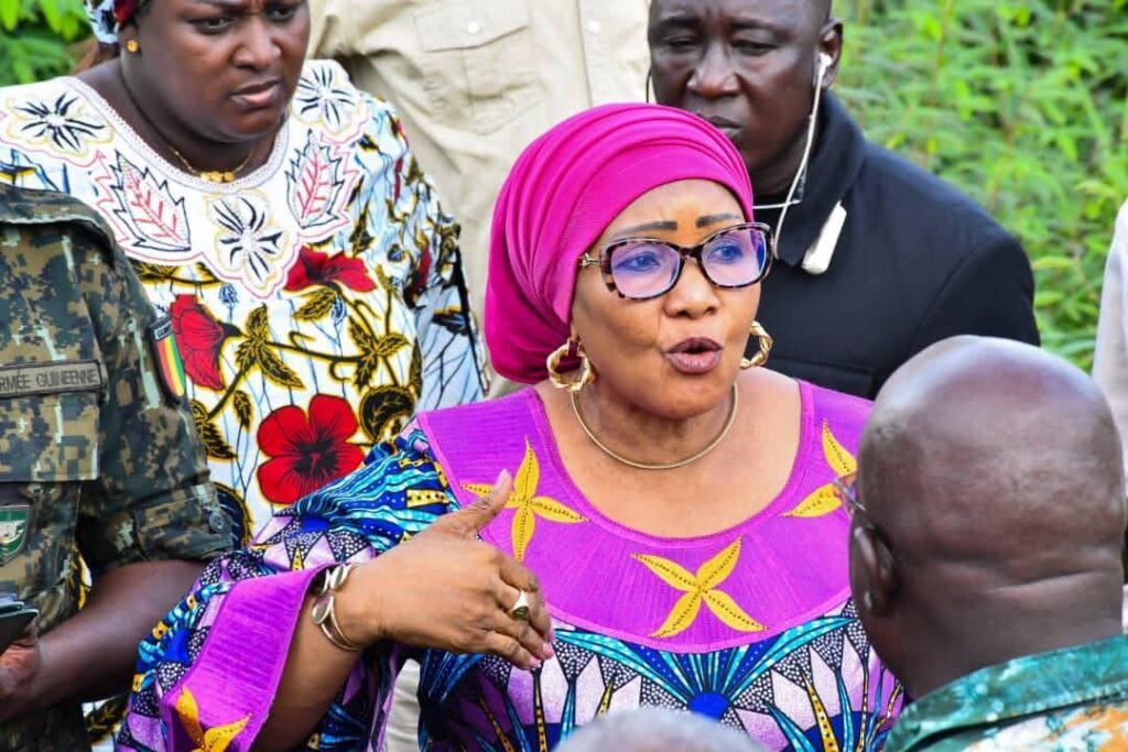 MARCHÉ ENCO5 : UN COMPROMIS ENTRE MADAME LA GOUVERNEURE , L&rsquo;AUTORITÉ COMMUNALE ET LES COMMERÇANTES